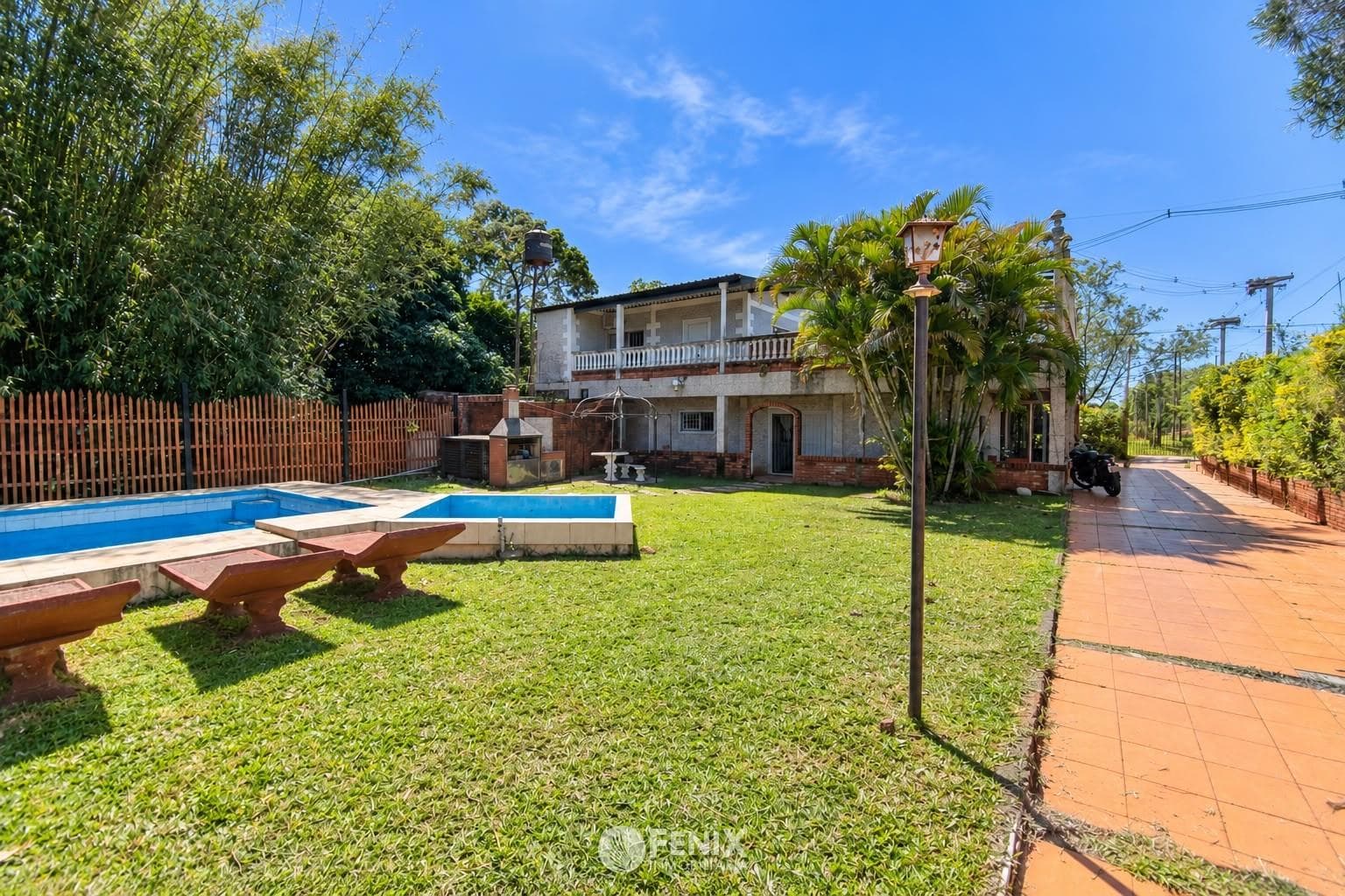 CASA EN VENTA EN ESQUINA DE 4 DORMITORIOS - ITAEMBÉ MINÍ (CF1424)