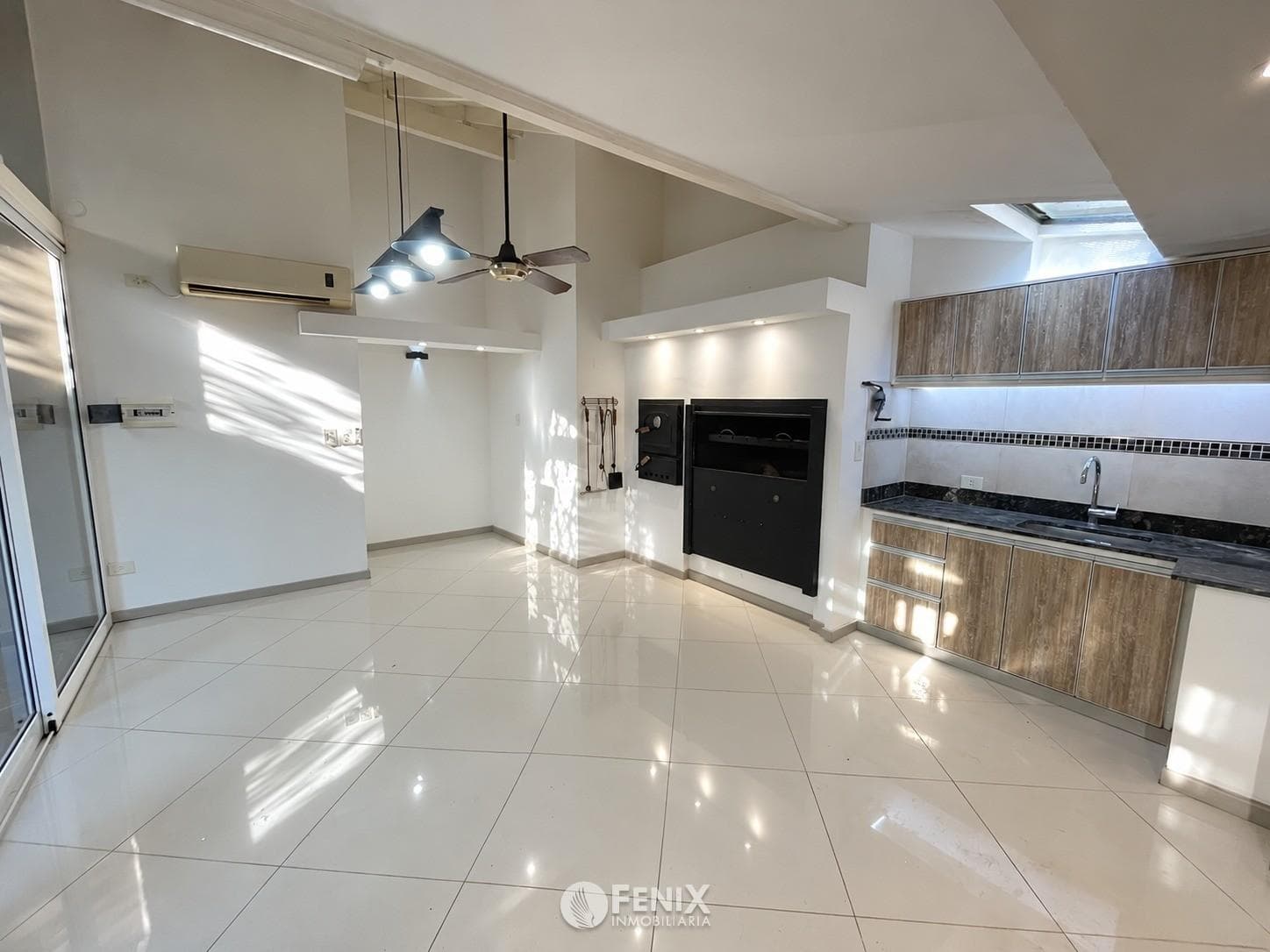 CASA EN ALQUILER DE 1 DORMITORIO - AV. RADEMACHER Y MAIPÚ (CFA244)