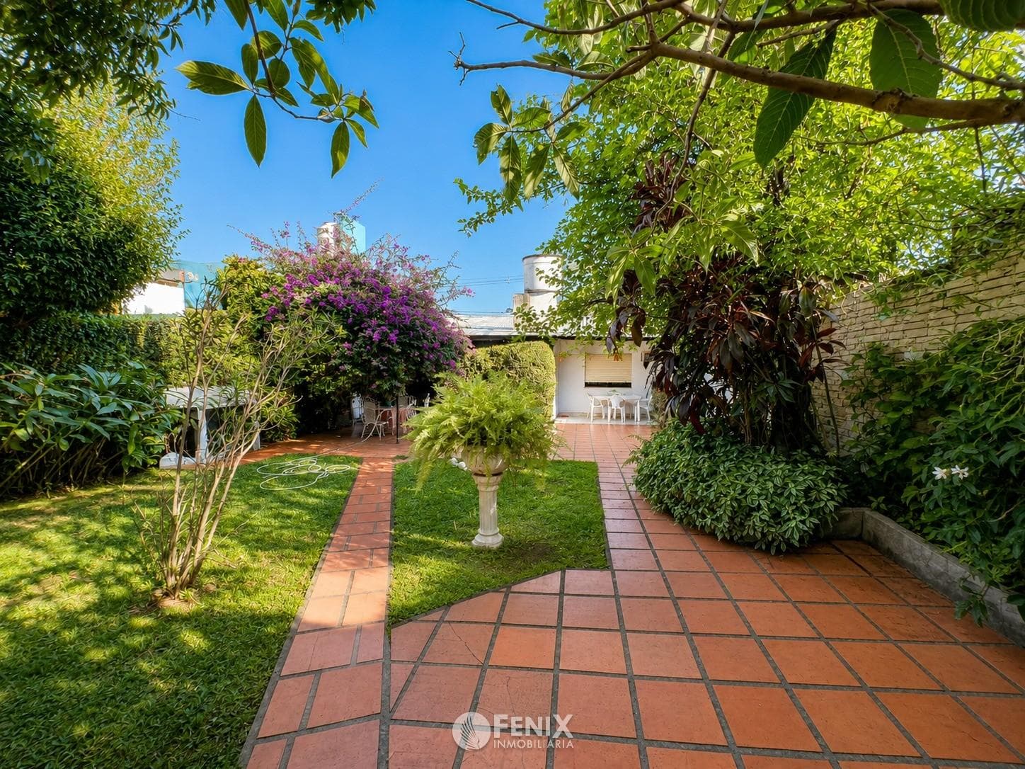 CASA EN VENTA DE 3 DORMITORIOS - AV. ALMTE. BROWN Y SAN MARTÍN - AMPLIO PATIO Y QUINCHO (CF1403)